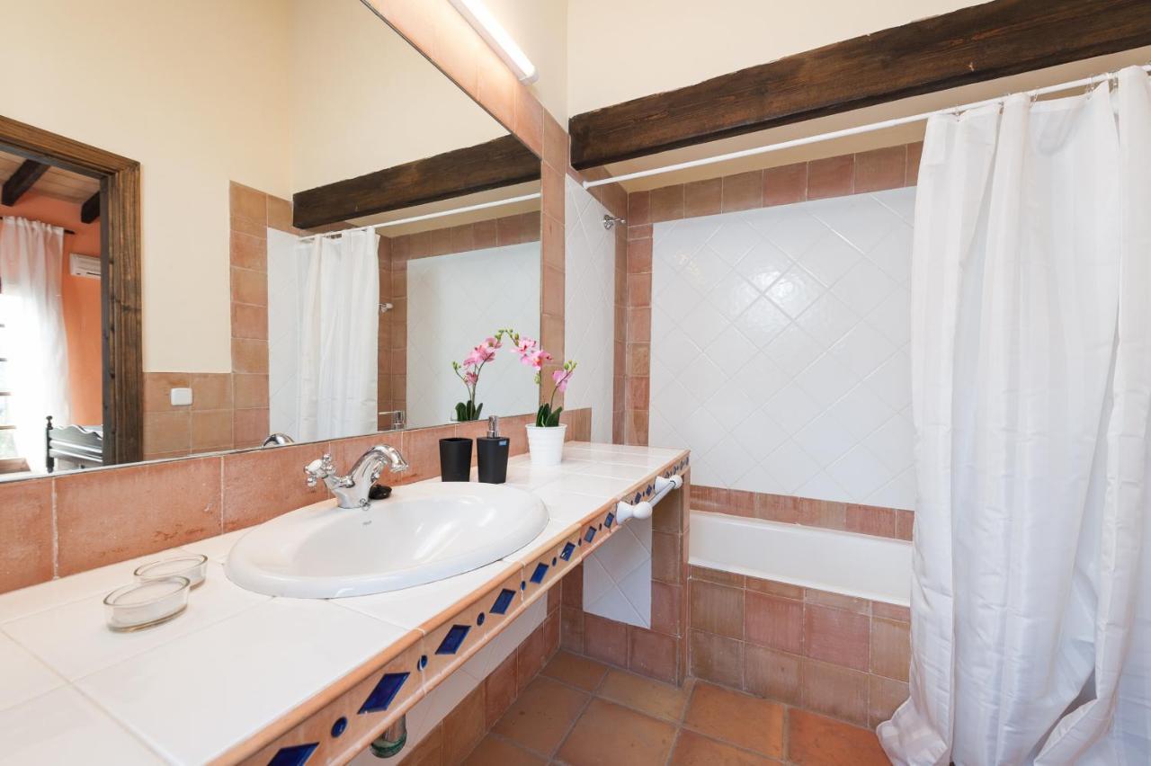 Hidden Retreat / Denga Villa